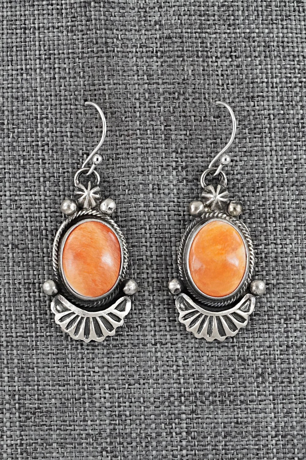 Spiny Oyster & Sterling Silver Necklace and Earrings Set - Paul Livingston