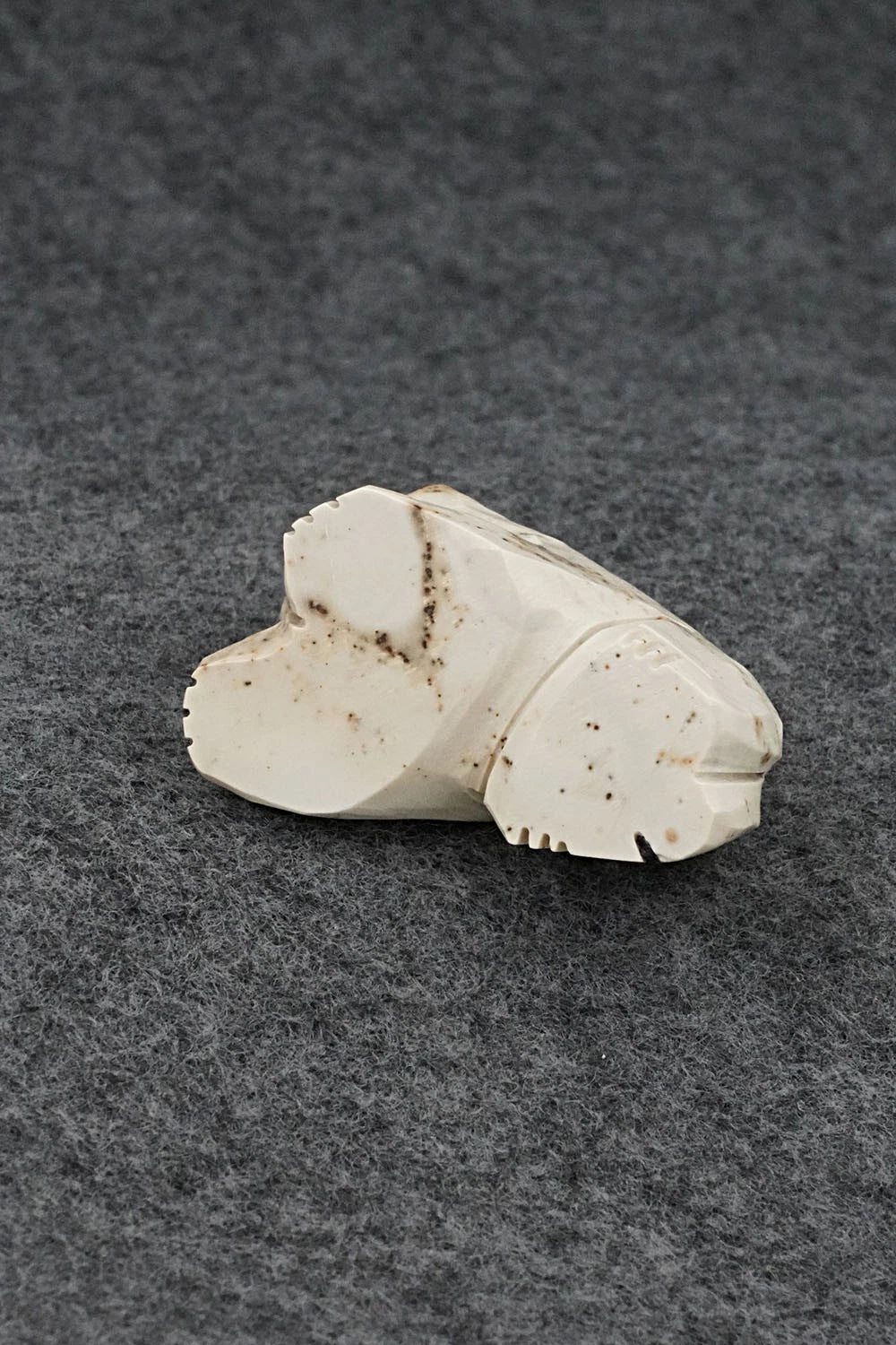 Bear Zuni Fetish Carving - Dannette Laate