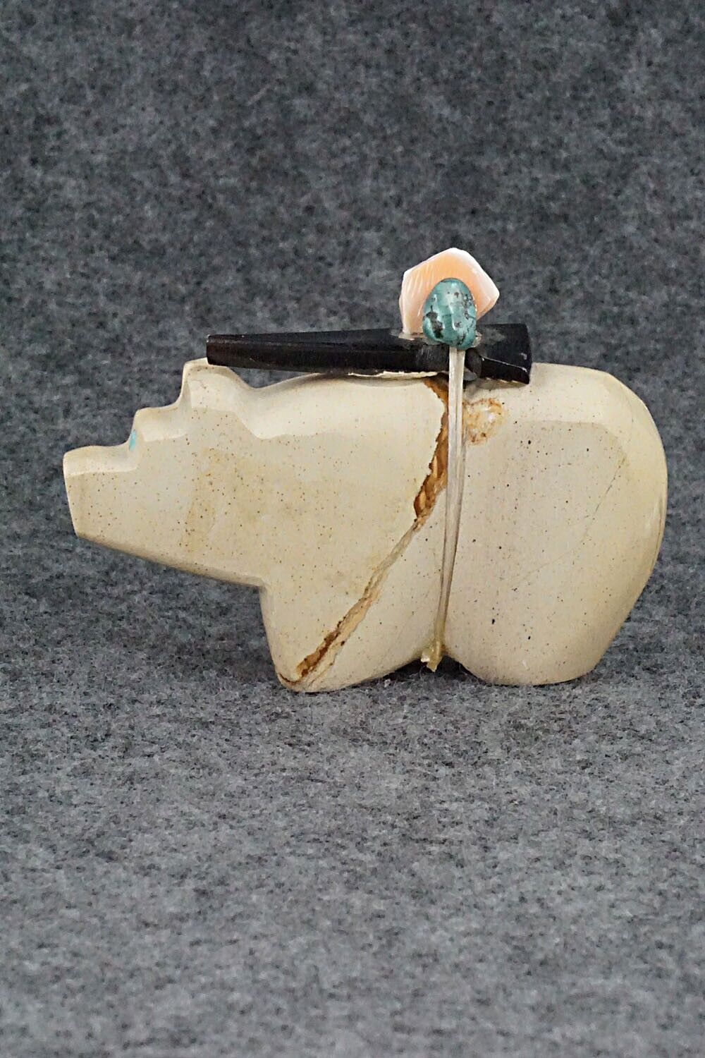 Bear Zuni Fetish Carving - Bernard Laiwakete