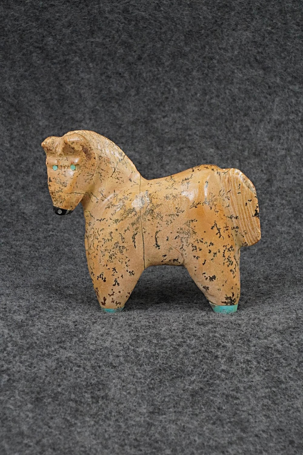 Horse Zuni Fetish Carving - Freddie Leekya
