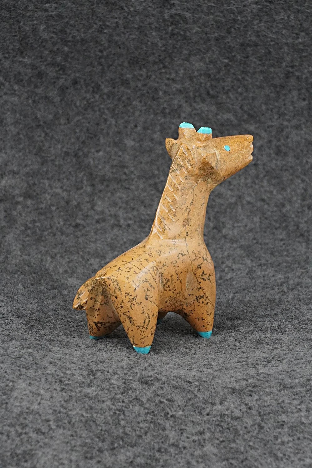 Giraffe Zuni Fetish Carving - Enrike Leekya