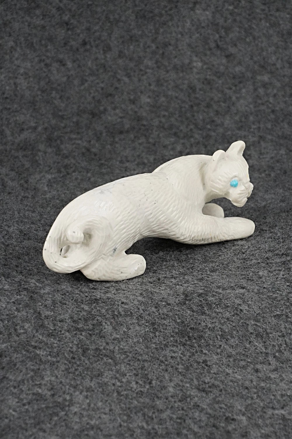 Mountain Lion Zuni Fetish Carving - Wilfred Cheama