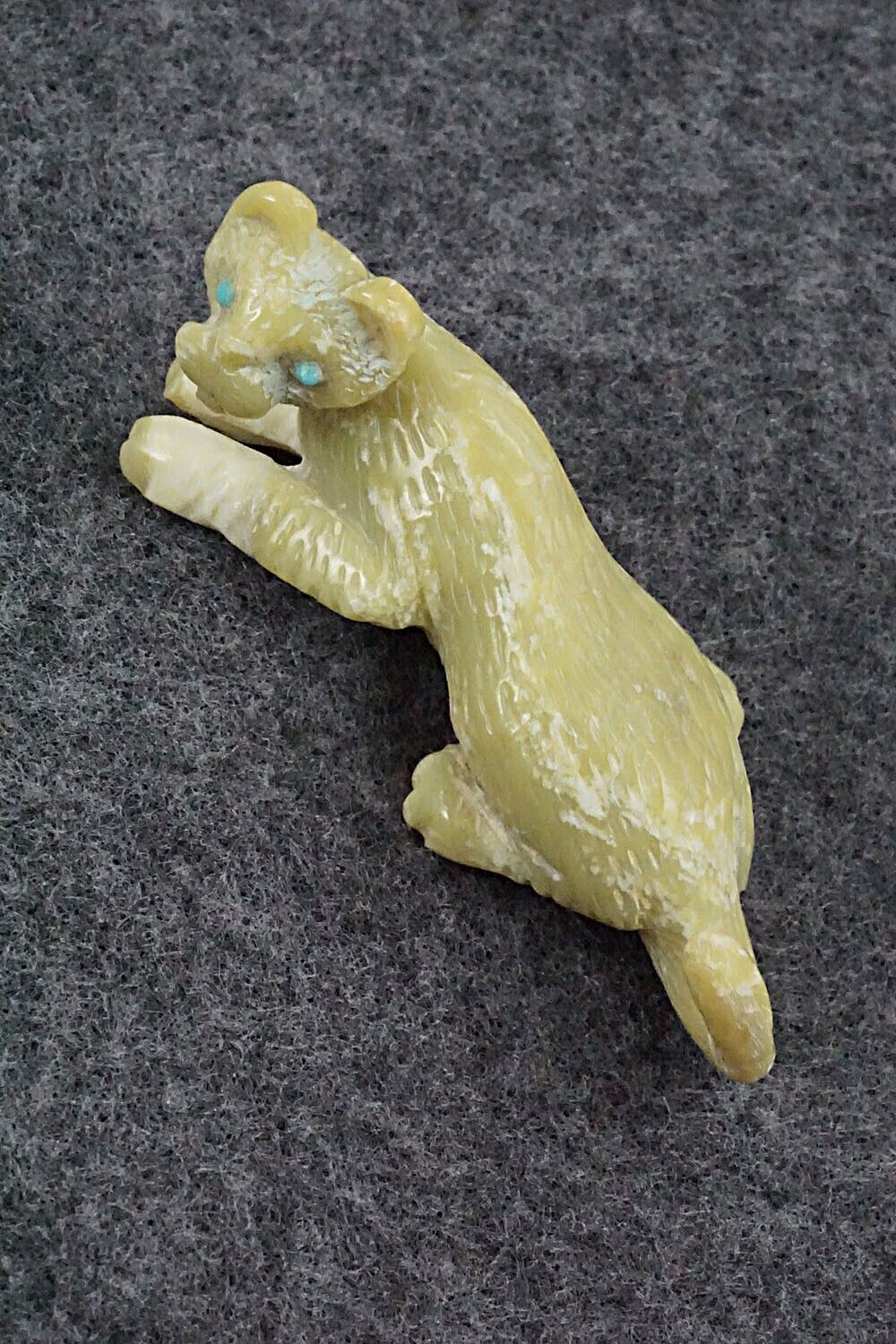 Mountain Lion Zuni Fetish Carving - Wilfred Cheama
