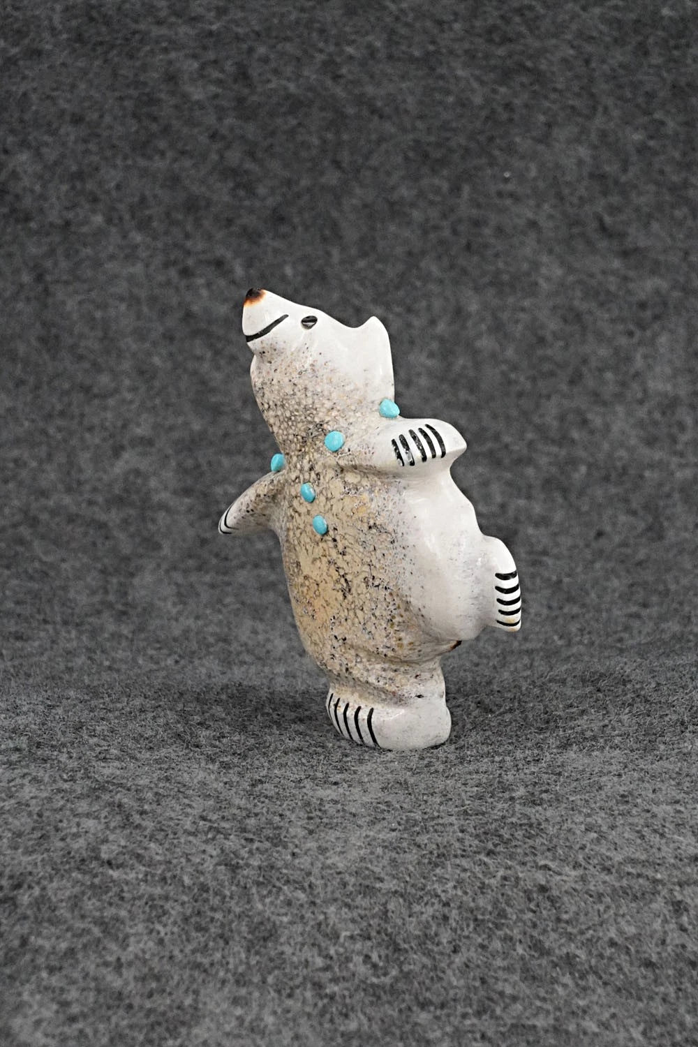 Bear Zuni Fetish Carving - Claudia Peina