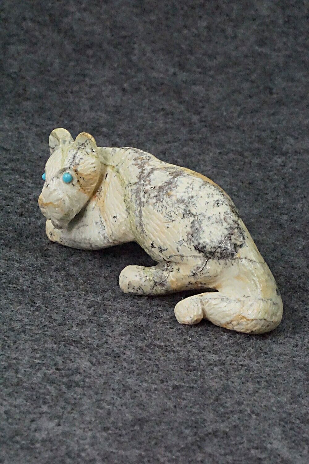 Mountain Lion Zuni Fetish Carving - Wilfred Cheama
