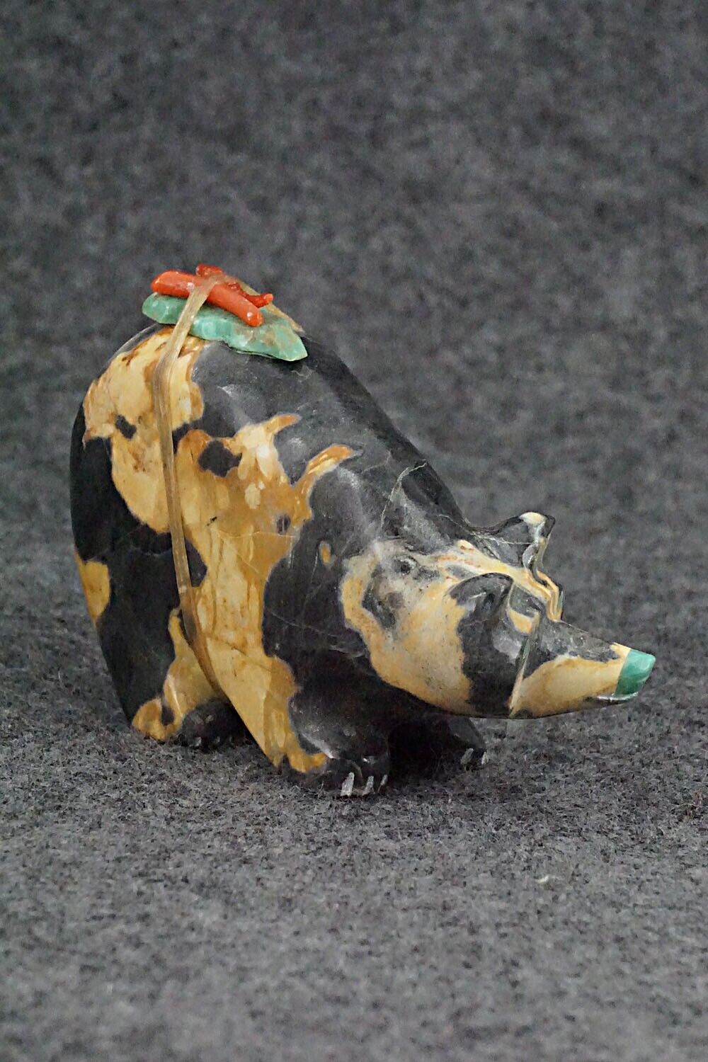 Bear Zuni Fetish Carving - Enrike Leekya