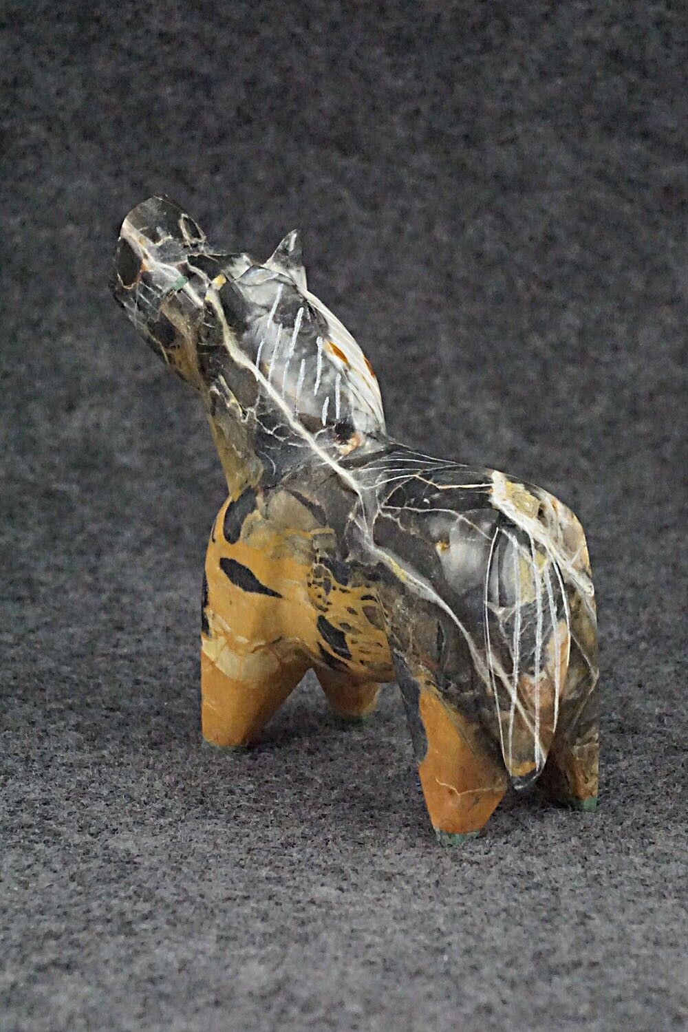 Horse Zuni Fetish Carving - Enrike Leekya