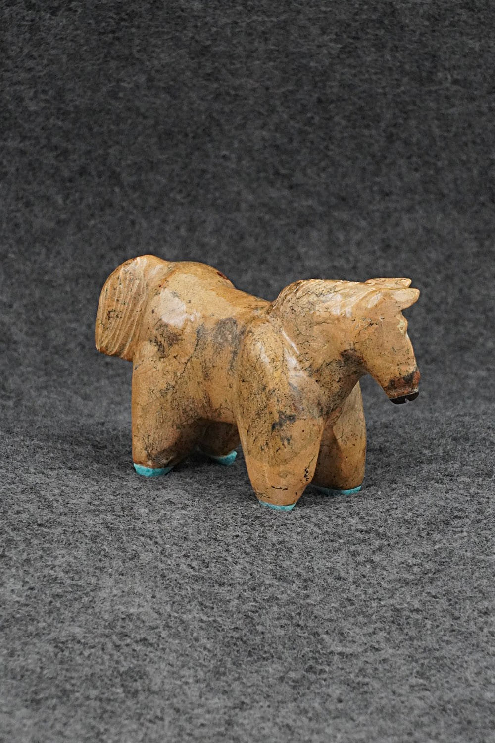 Horse Zuni Fetish Carving - Freddie Leekya