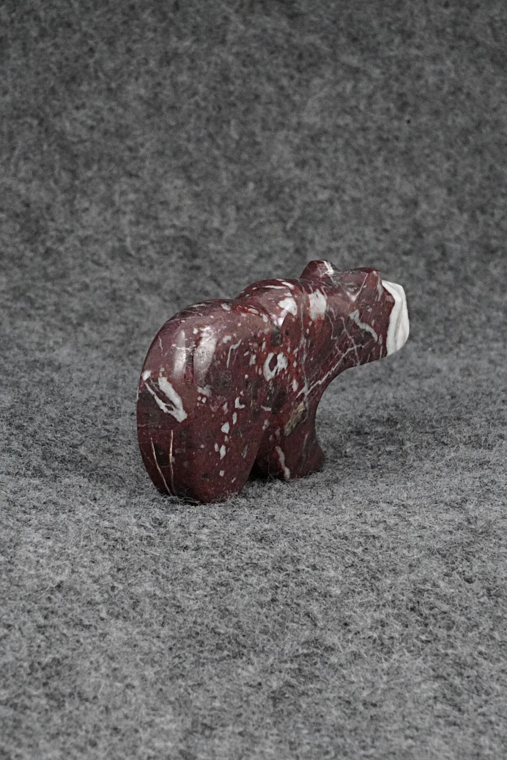 Bear Zuni Fetish Carving - Kenric Laiwakete