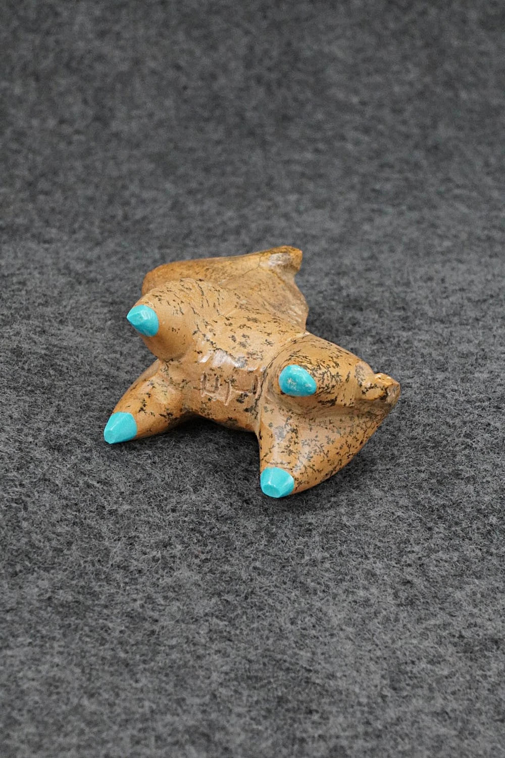 Giraffe Zuni Fetish Carving - Enrike Leekya