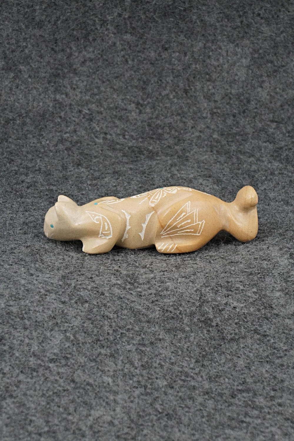 Mountain Lion Zuni Fetish Carving - Adrian Cachini