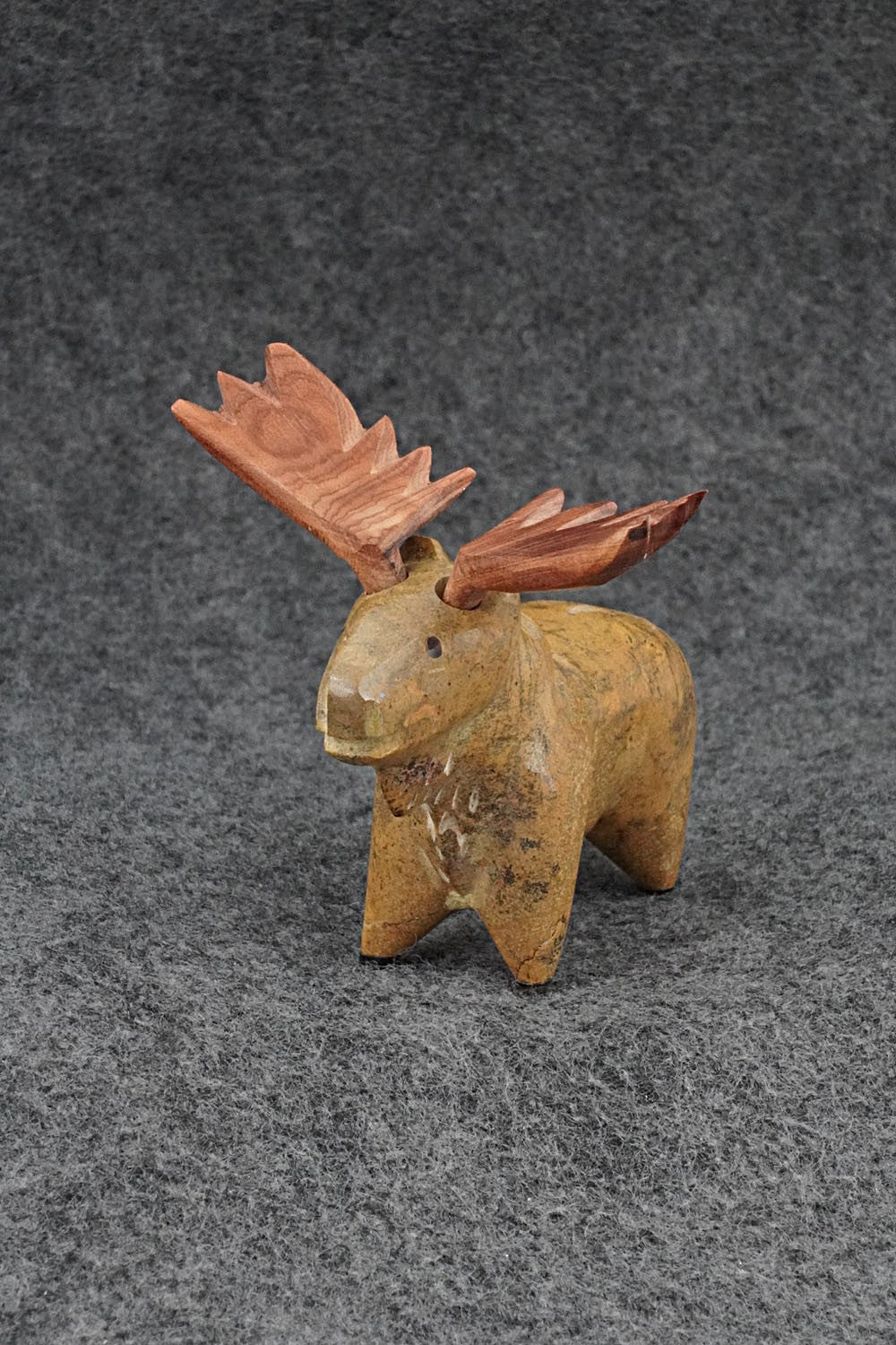 Moose Zuni Fetish Carving - Enrike Leekya