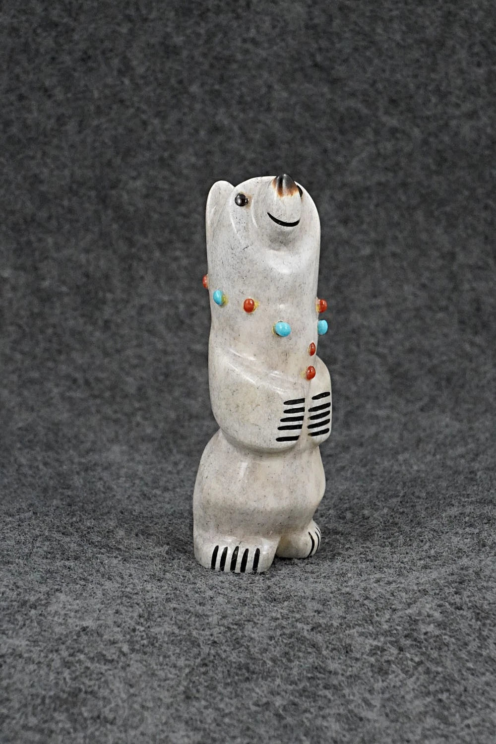 Bear Zuni Fetish Carving - Claudia Peina