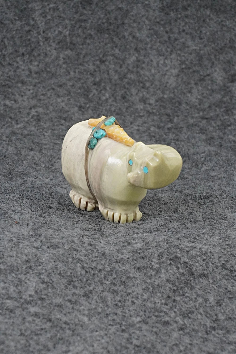 Bear Zuni Fetish Carving - Jeffrey Yunie