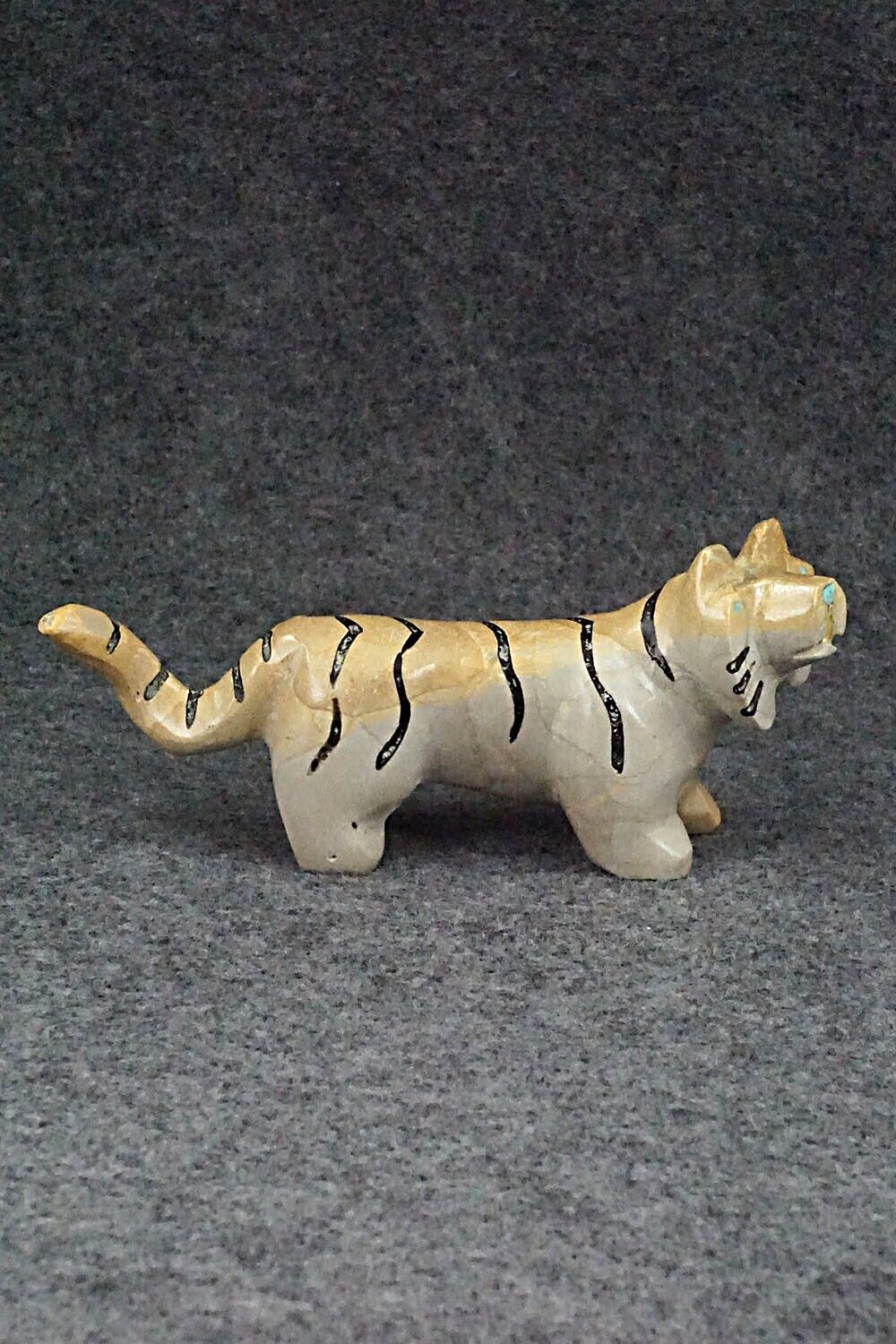 Tiger Zuni Fetish Carving - Enrike Leekya