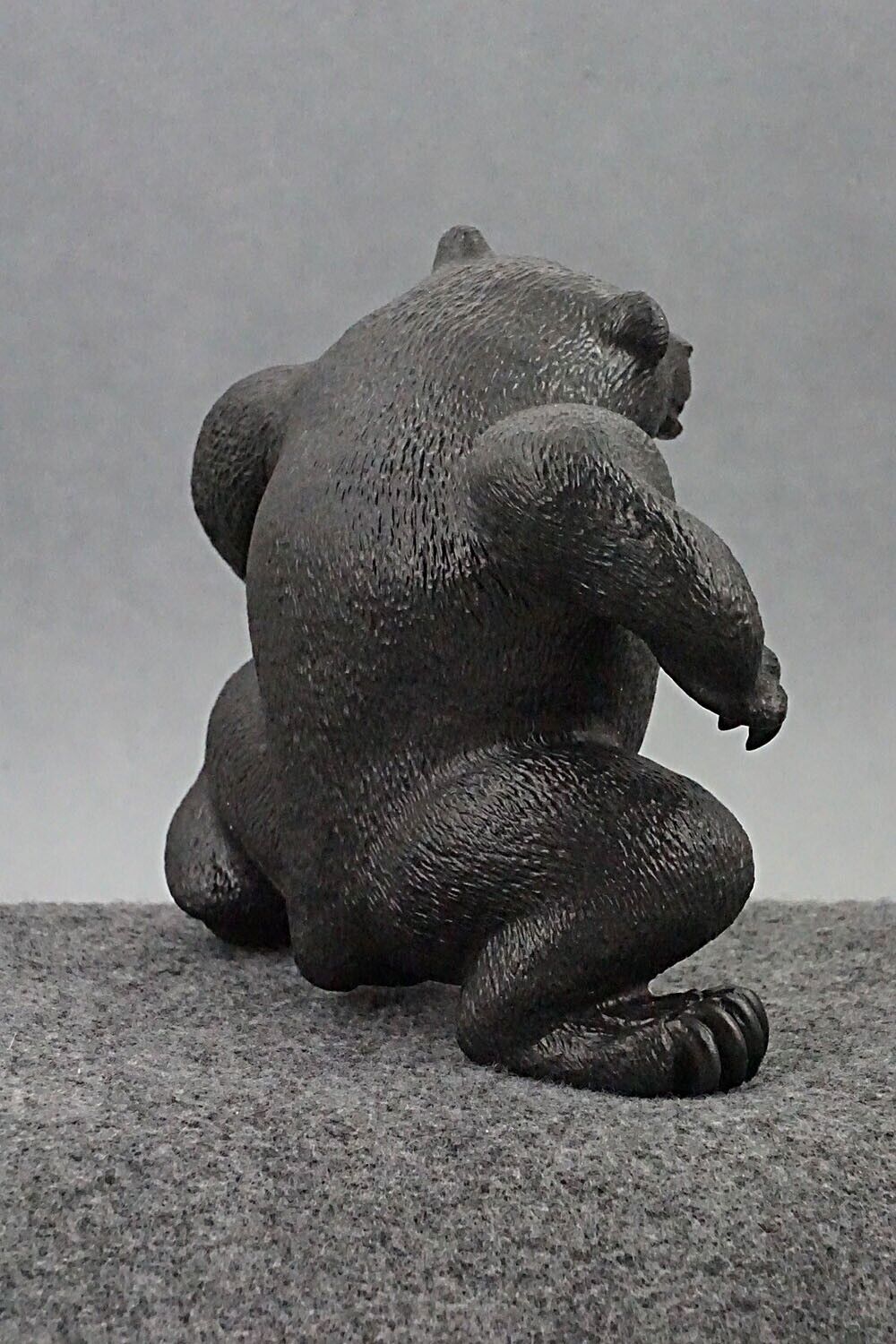 Bear Zuni Fetish Carving - Travis Lasiloo