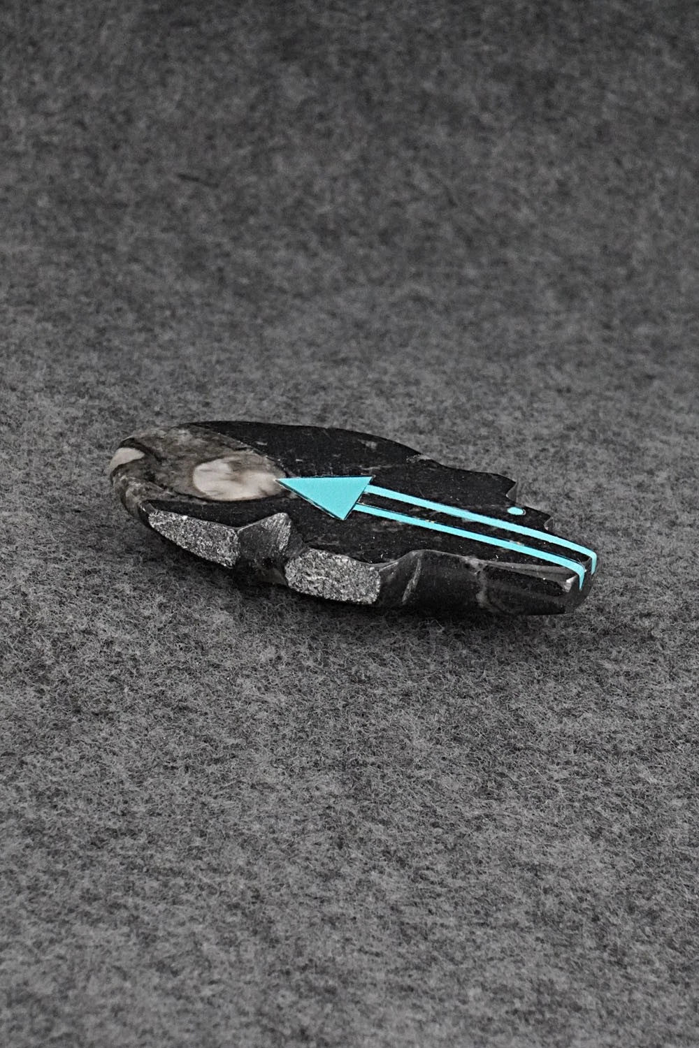 Bear Zuni Fetish Carving - Bernard Laiwakete