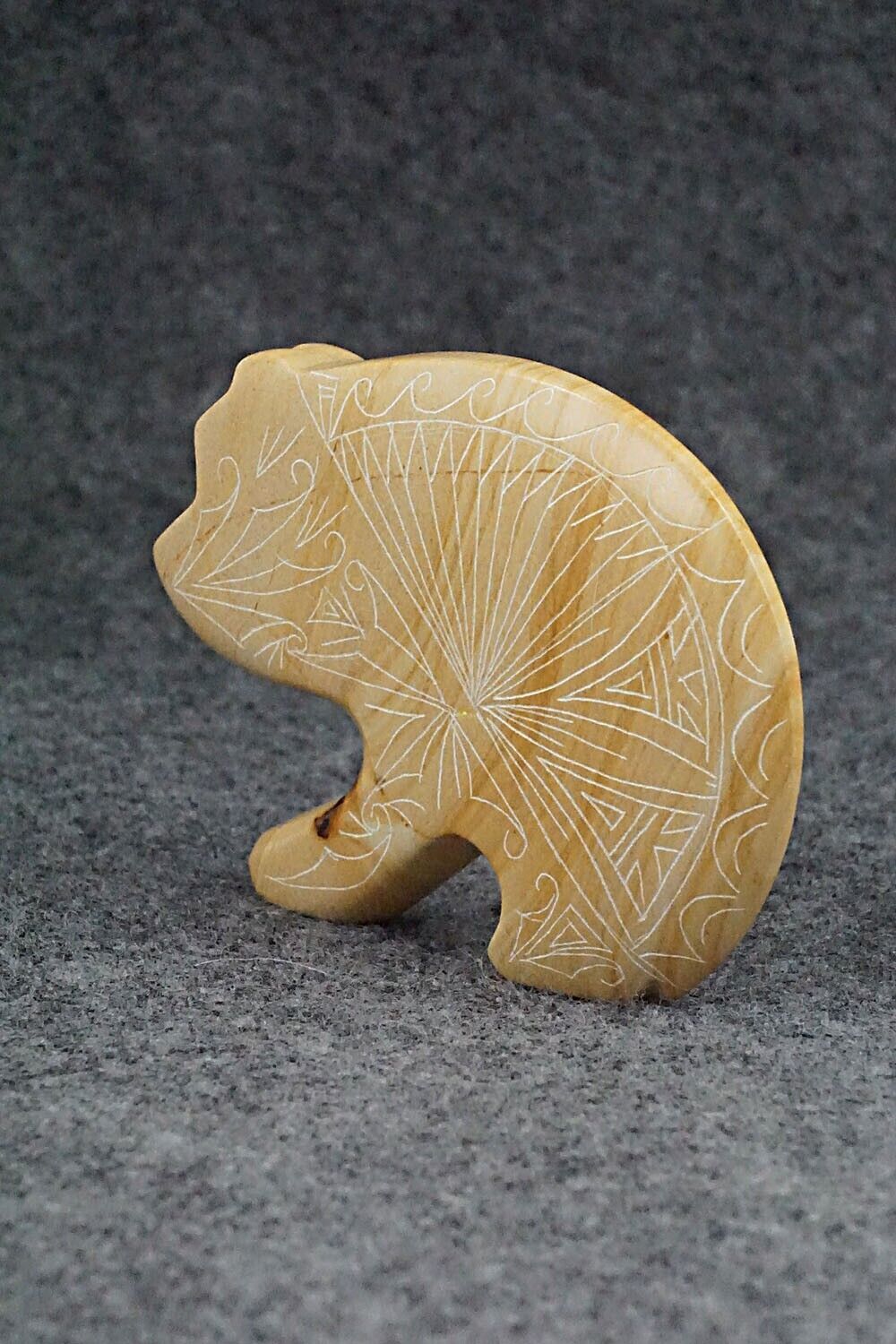 Bear Zuni Fetish Carving - Jonathan Natewa