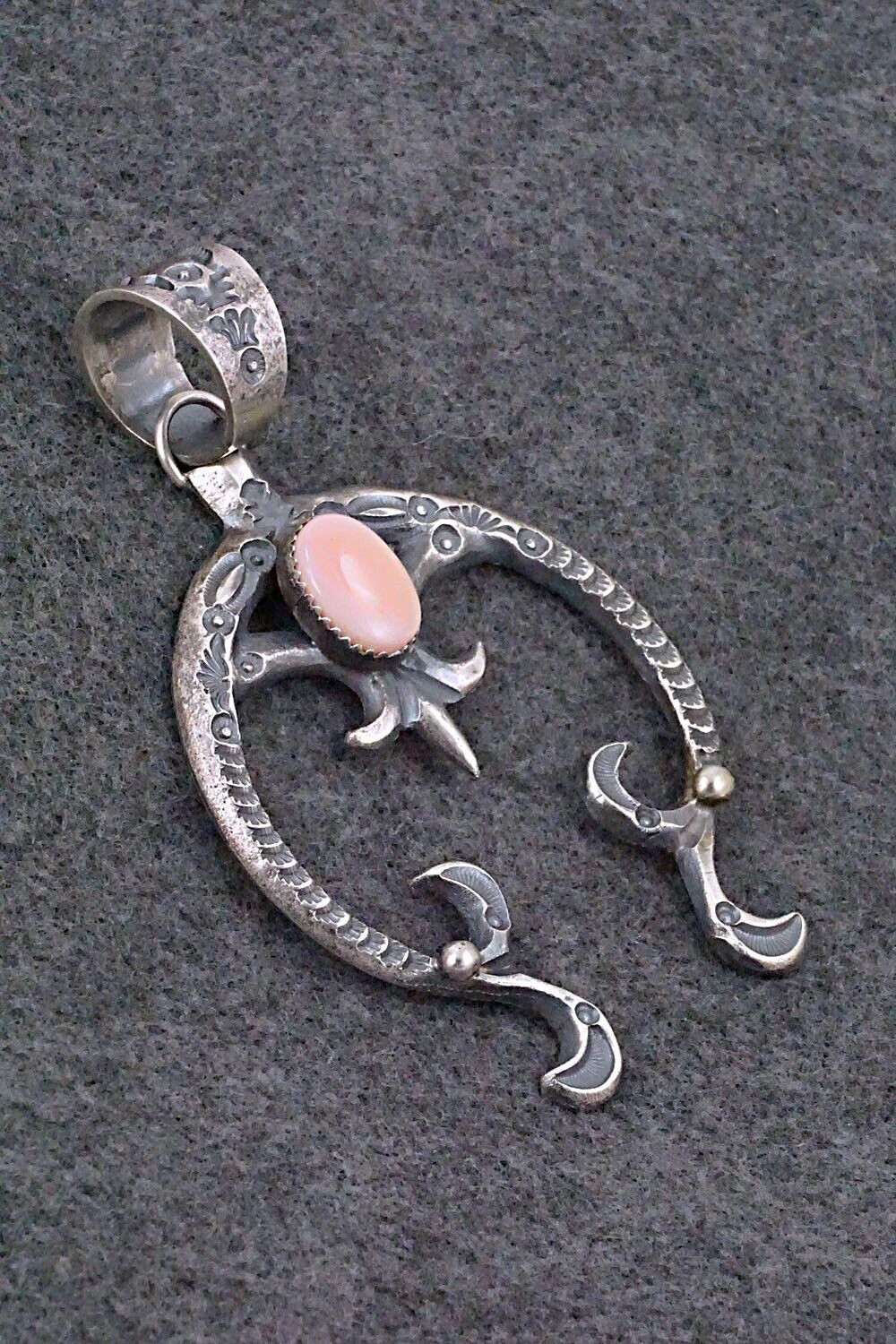 Pink Conch Shell & Sterling Silver Pendant - Eva & Linberg Billah
