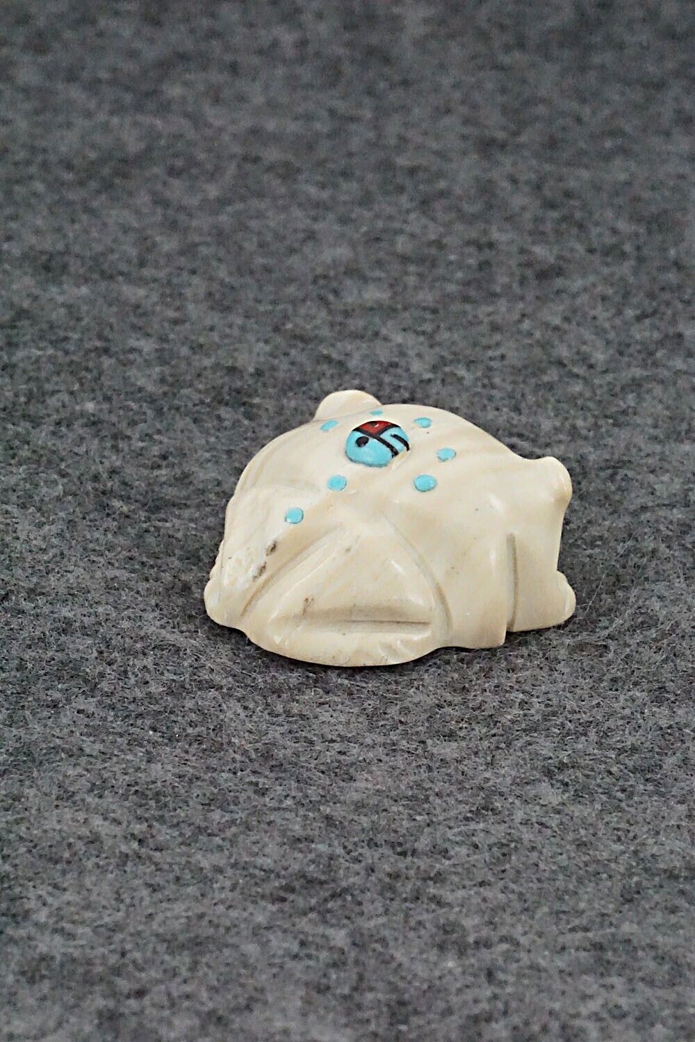 Frog Zuni Fetish Carving - Danette Laate