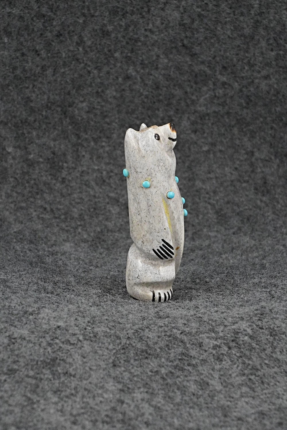 Bear Zuni Fetish Carving - Claudia Peina