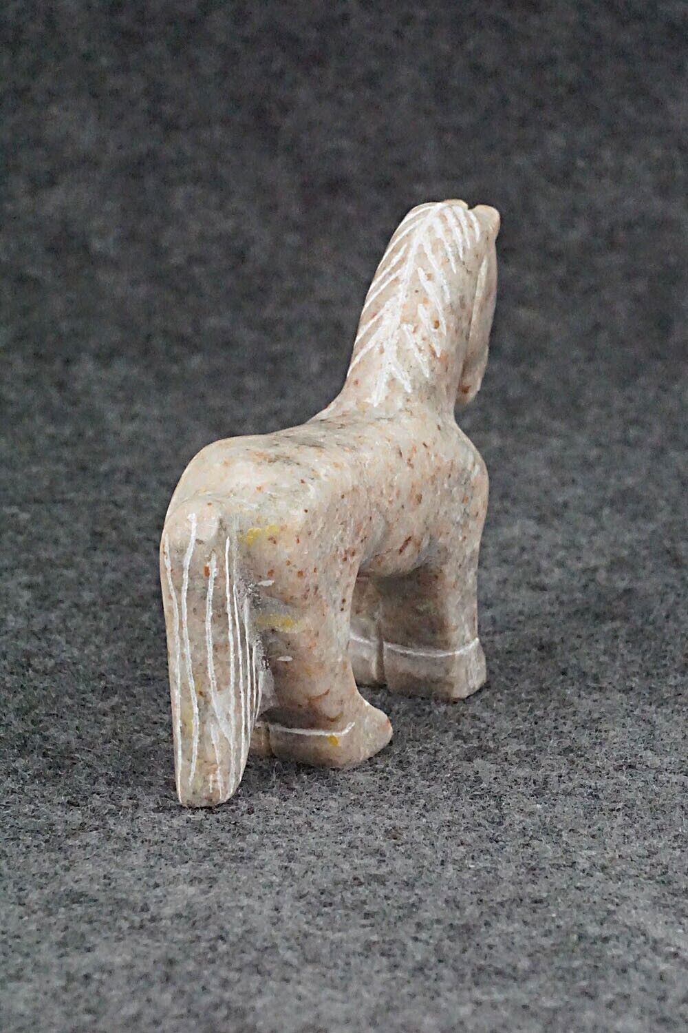 Horse Zuni Fetish Carving - Andres Lementino