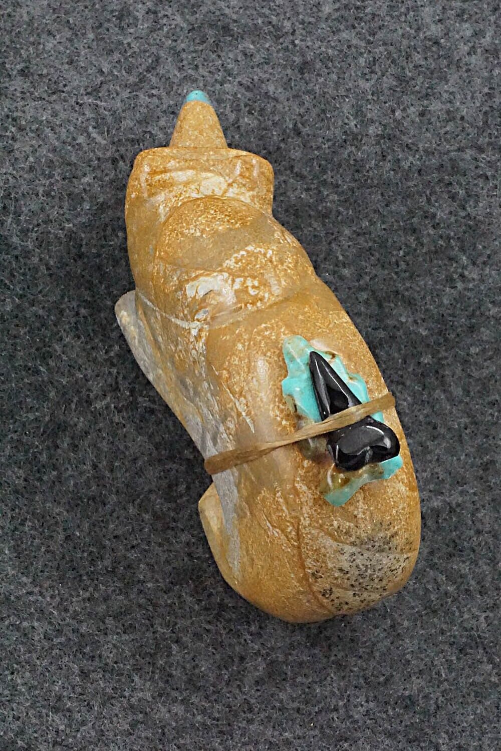 Bear Zuni Fetish Carving - Enrike Leekya