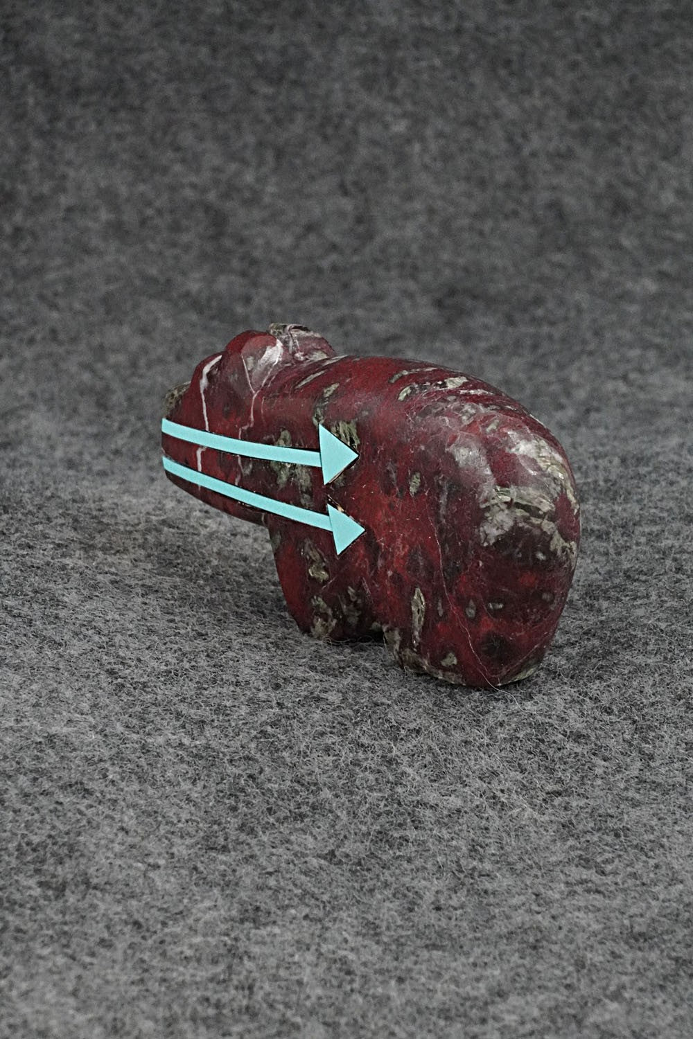 Bear Zuni Fetish Carving - Bernard Laiwakete