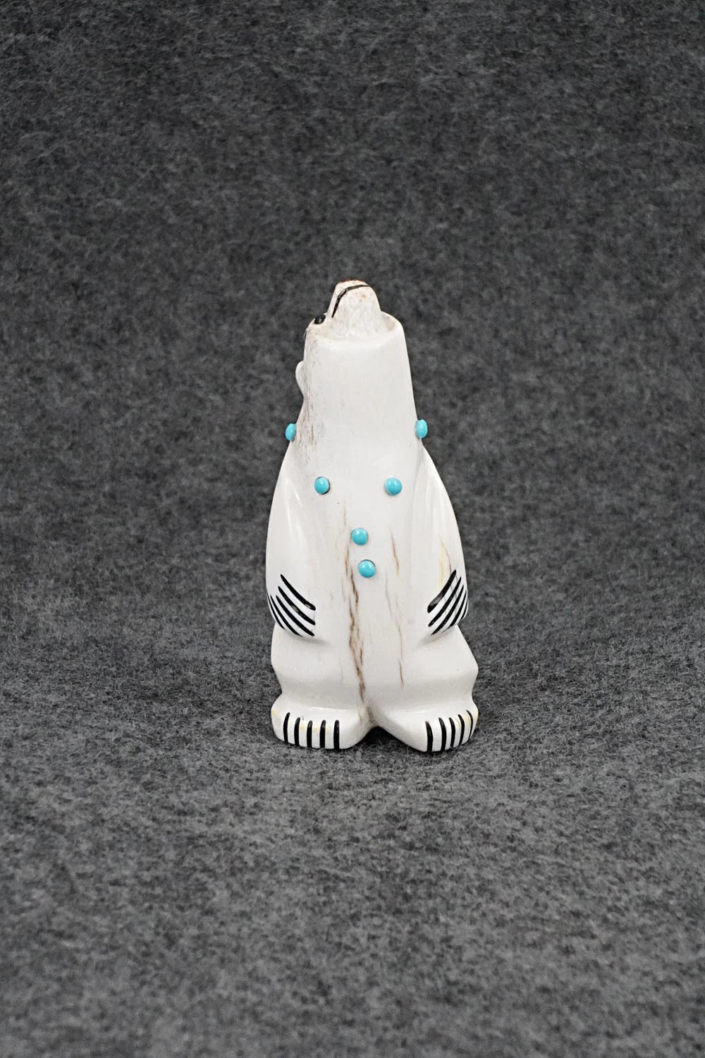 Bear Zuni Fetish Carving - Claudia Peina