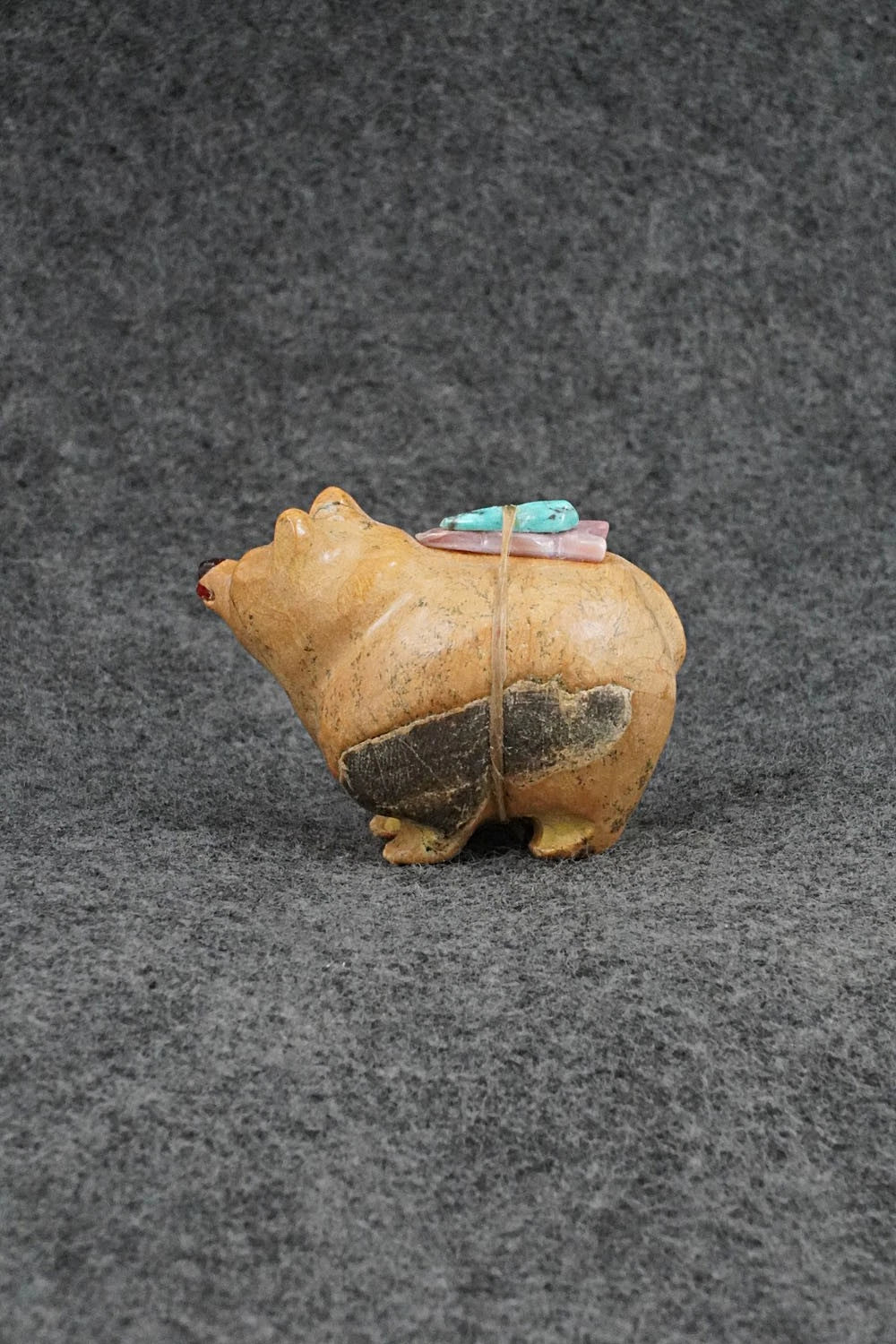Bear Zuni Fetish Carving - Freddie Leekya