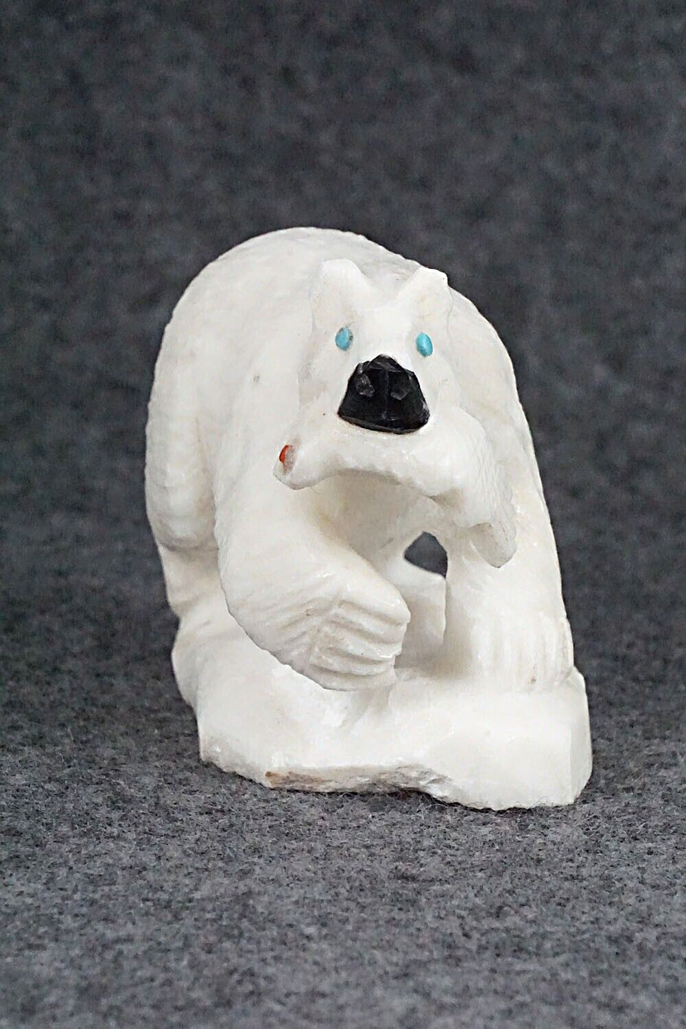 Polar Bear Zuni Fetish Carving - Derrick Kaamasee