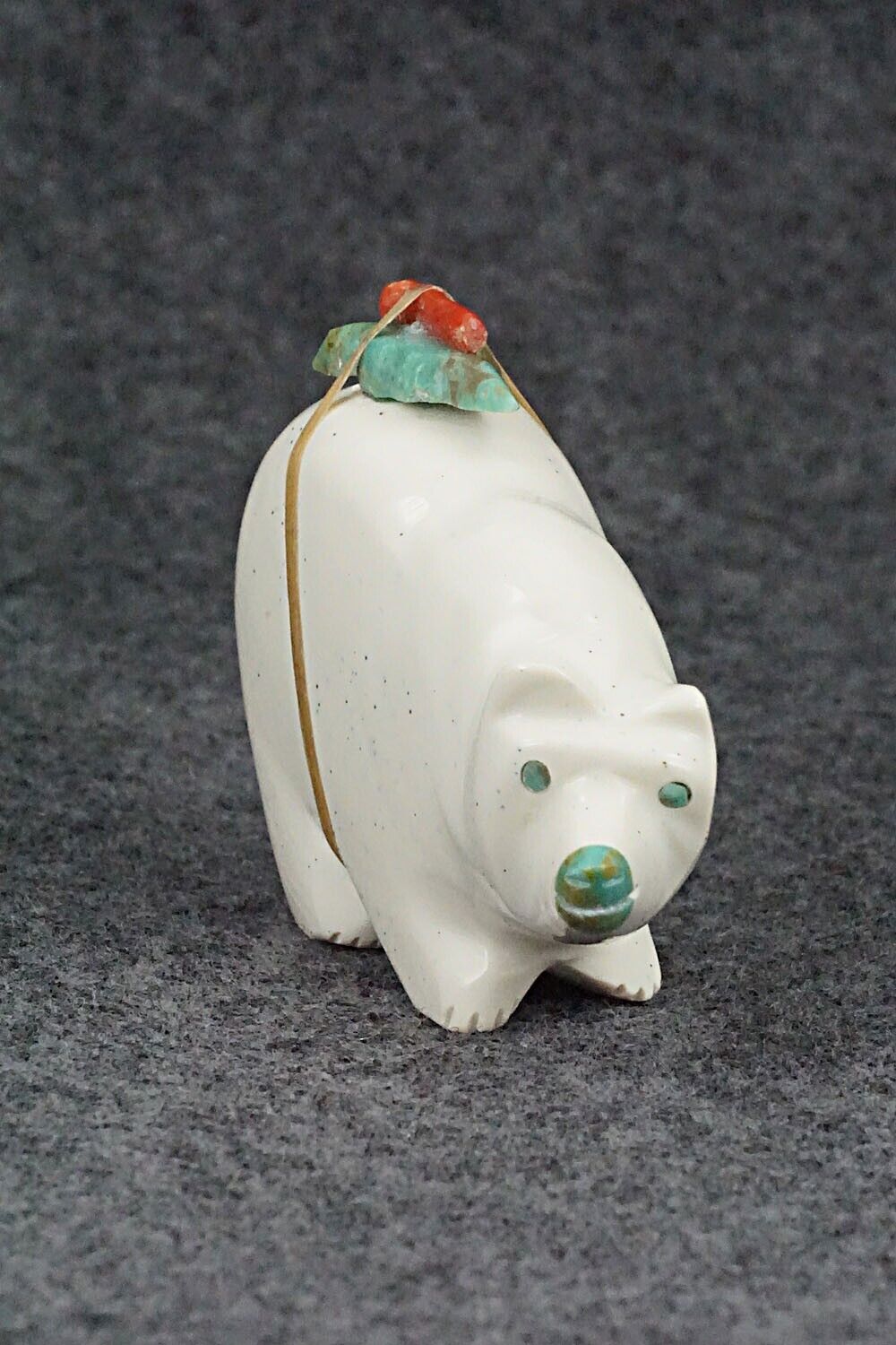 Bear Zuni Fetish Carving - Enrike Leekya