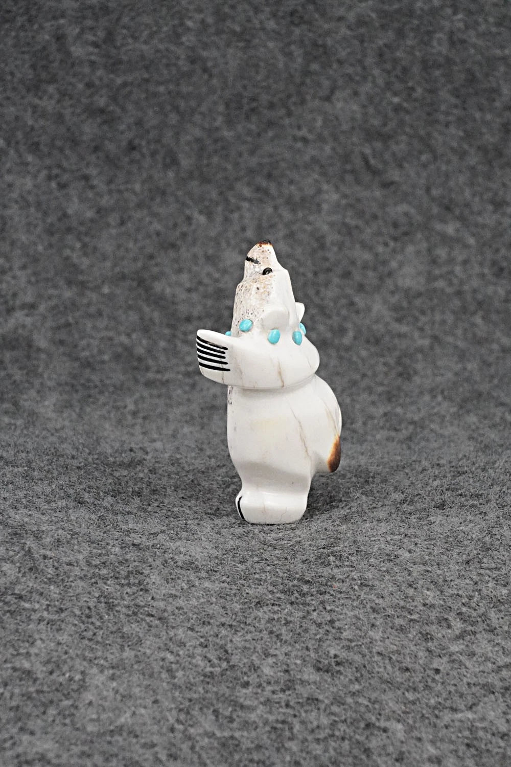 Bear Zuni Fetish Carving - Claudia Peina