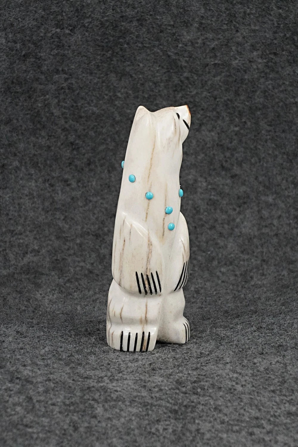Bear Zuni Fetish Carving - Claudia Peina