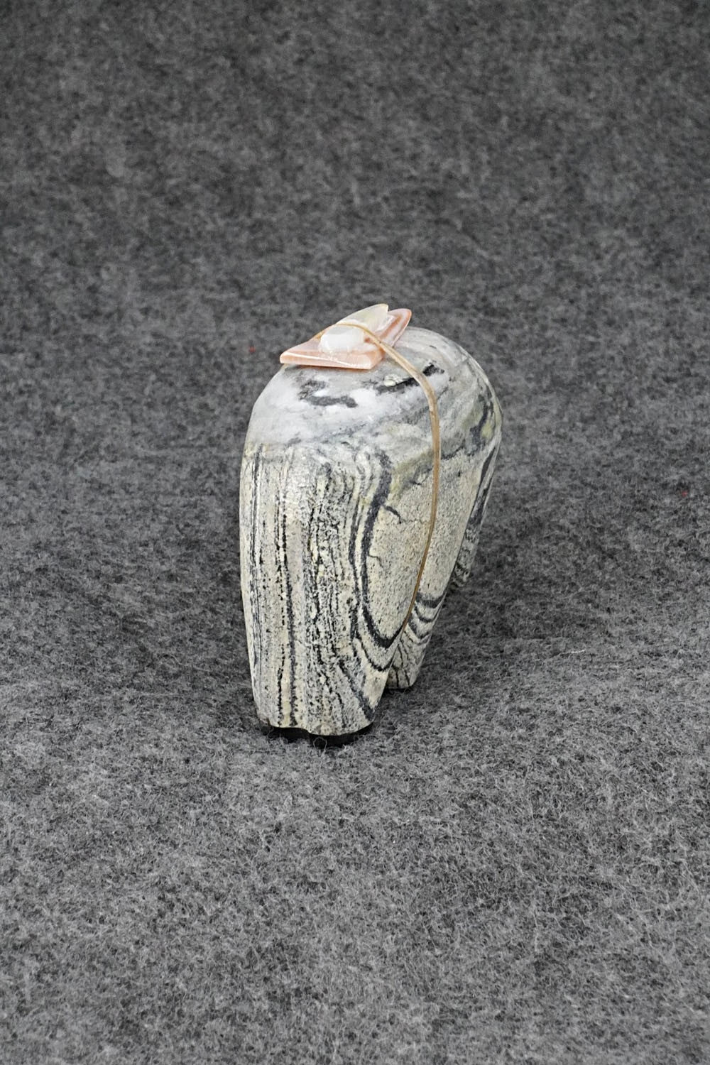 Bear Zuni Fetish Carving - Delvin Leekya