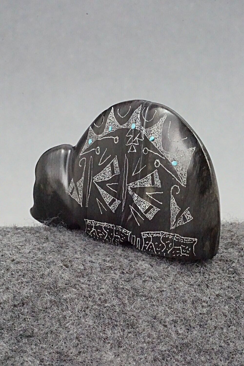 Bear Zuni Fetish Carving - Gerald Peina