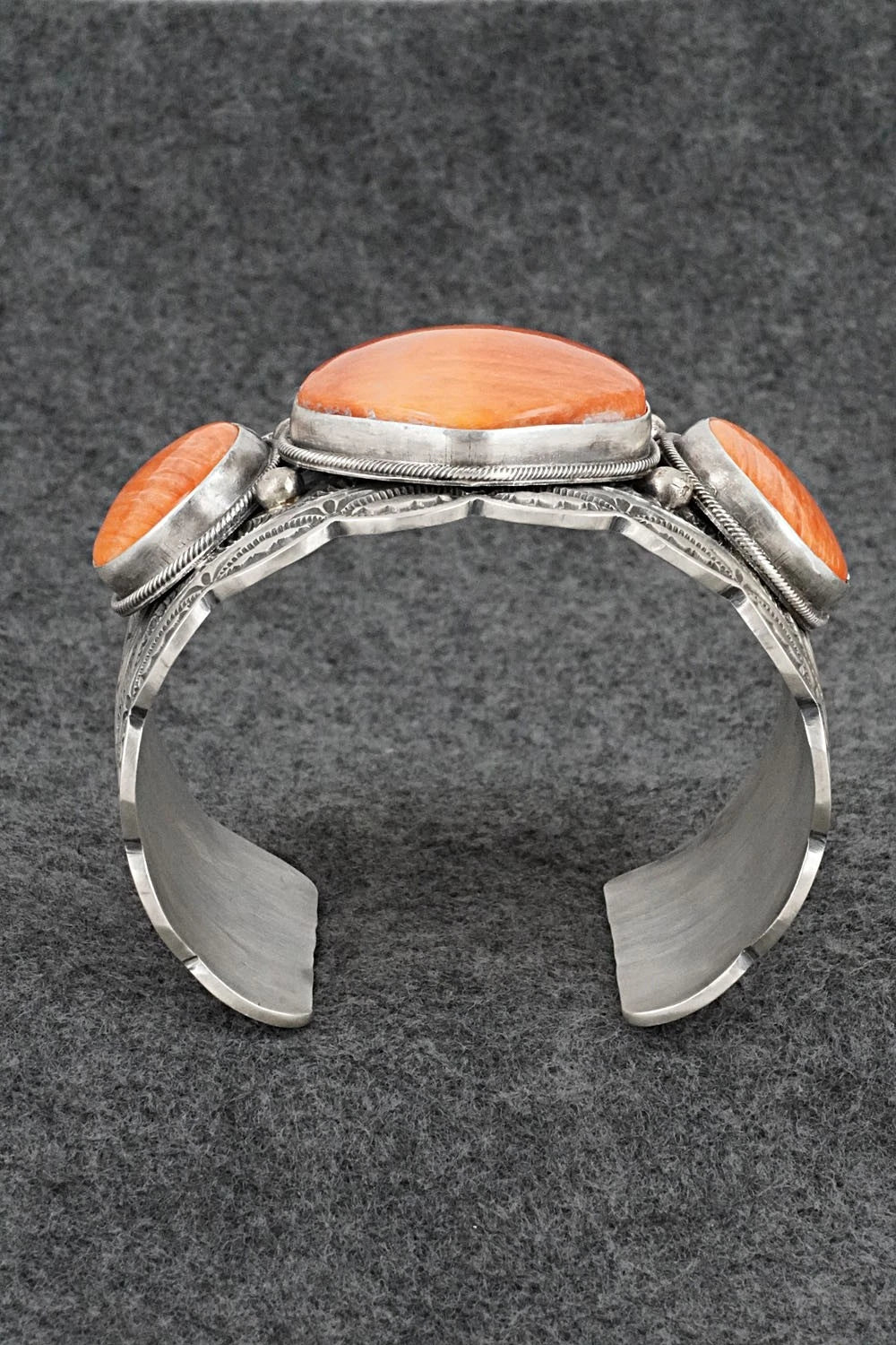 Spiny Oyster & Sterling Silver Bracelet - Mark Yazzie