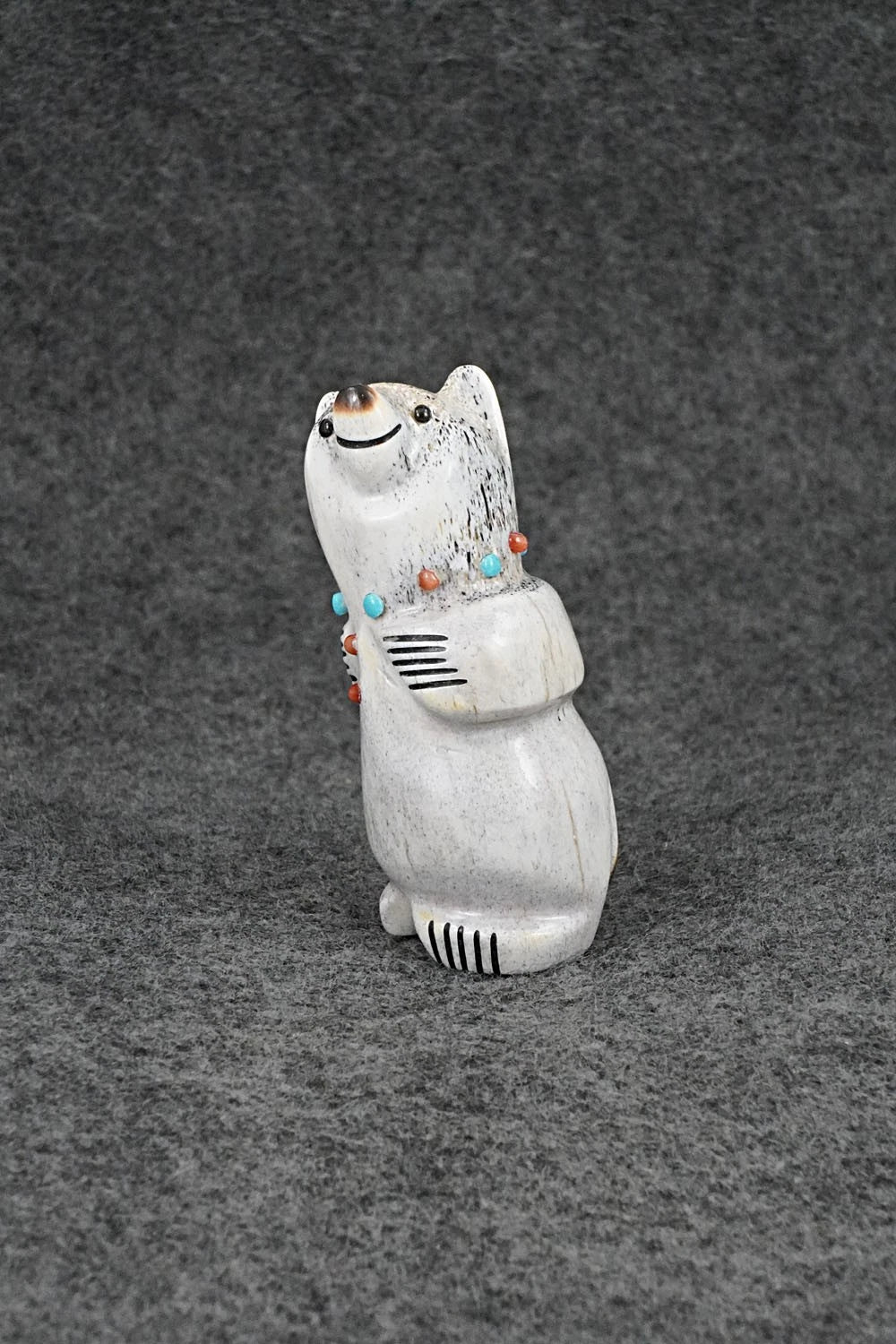 Bear Zuni Fetish Carving - Claudia Peina