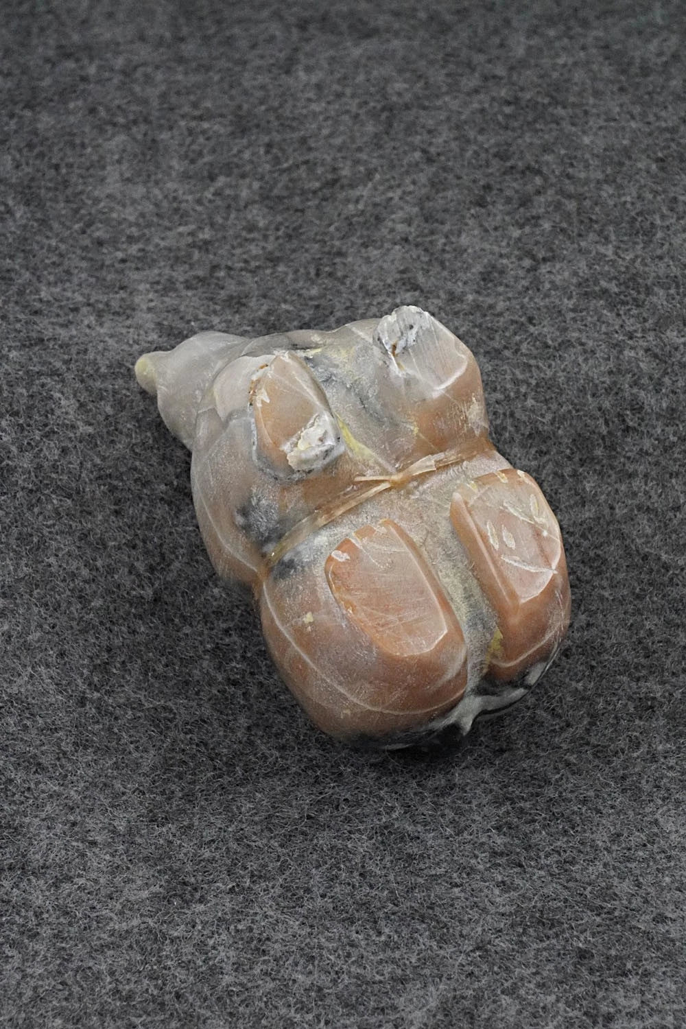 Bear Zuni Fetish Carving - Freddie Leekya