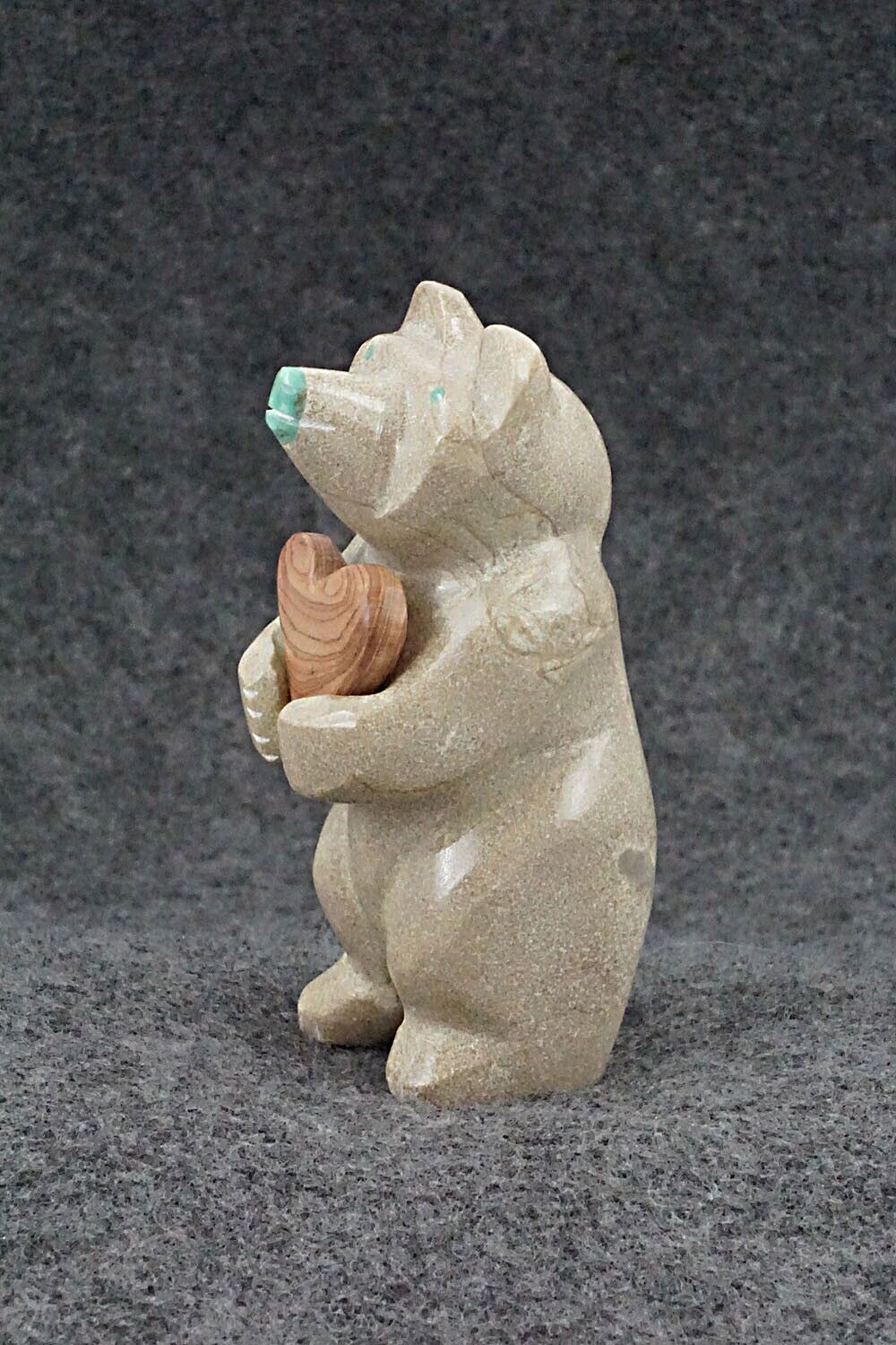 Bear with Heart Zuni Fetish Carving - Enrike Leekya