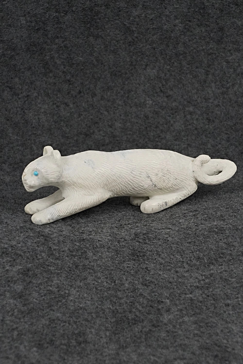 Mountain Lion Zuni Fetish Carving - Wilfred Cheama