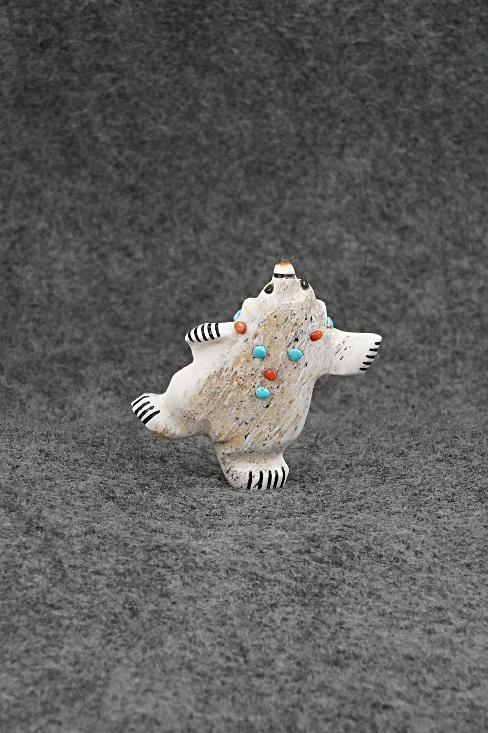 Bear Zuni Fetish Carving - Claudia Peina