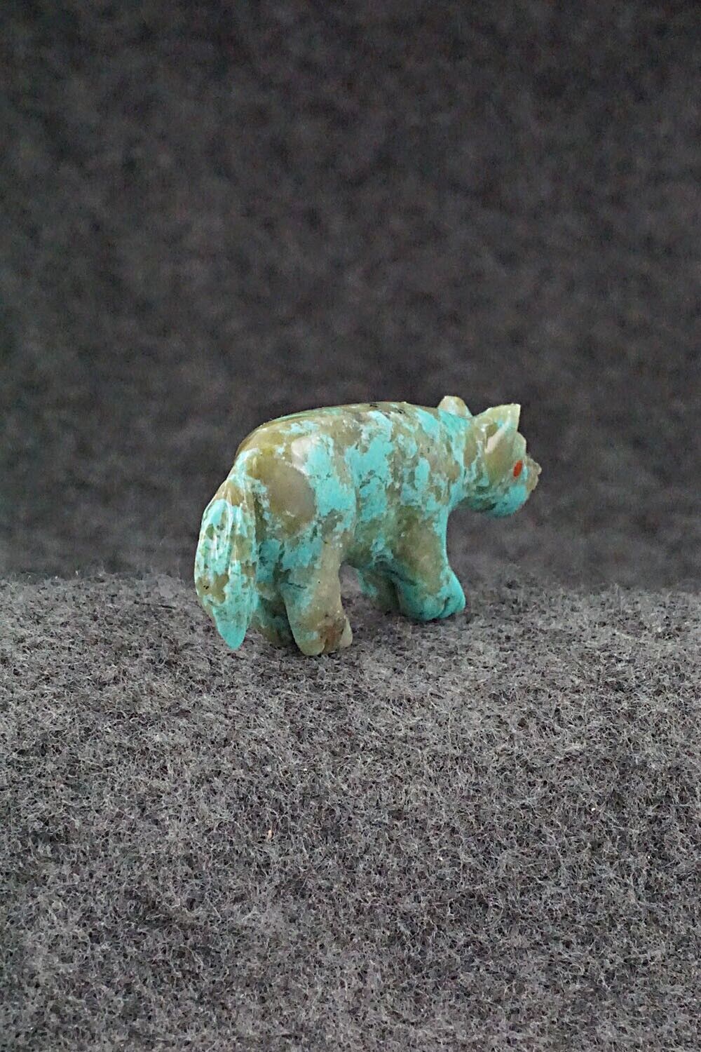 Wolf Zuni Fetish Carving - Andres Quandelacy