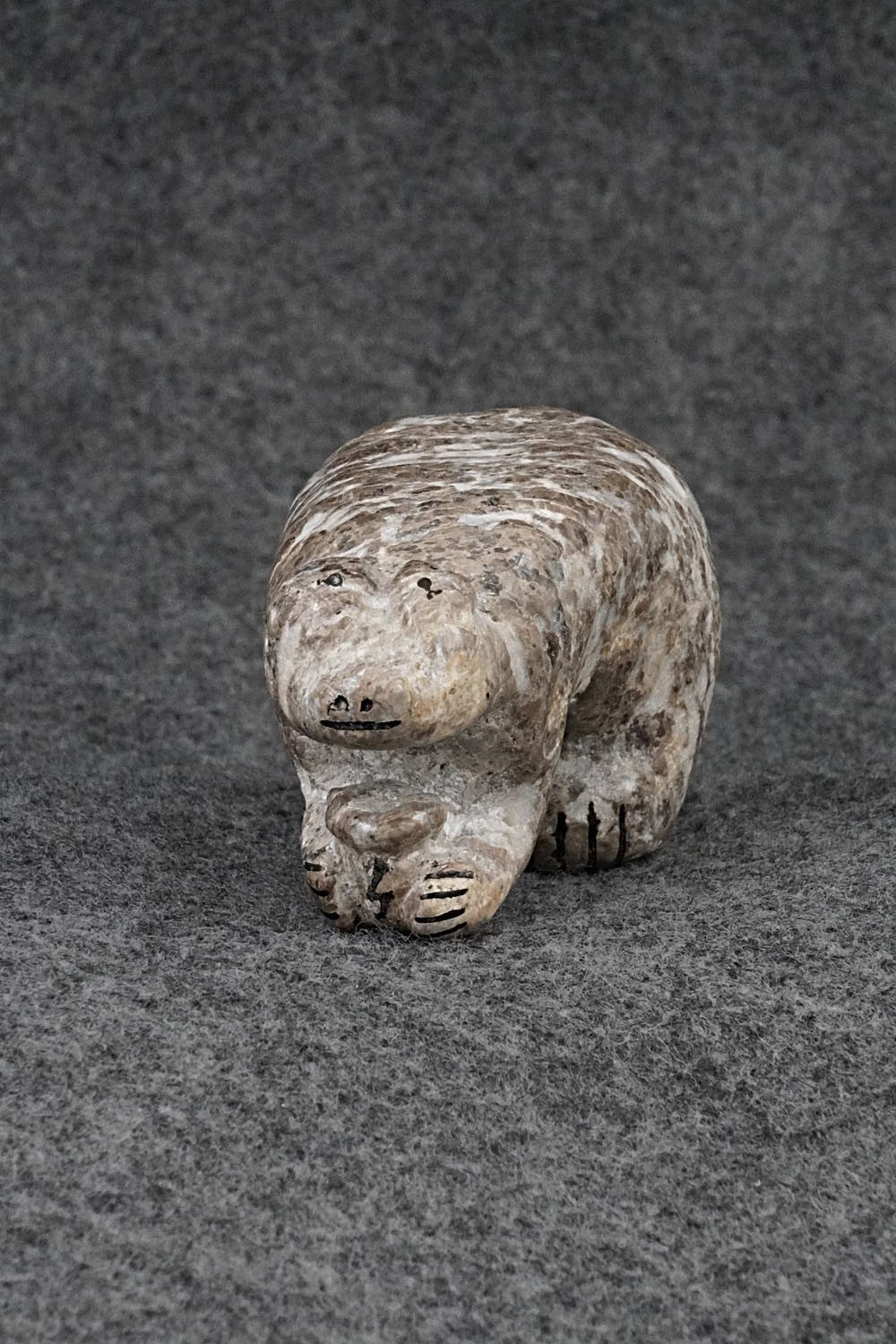 Bear Zuni Fetish Carving - Rick Kallestewa