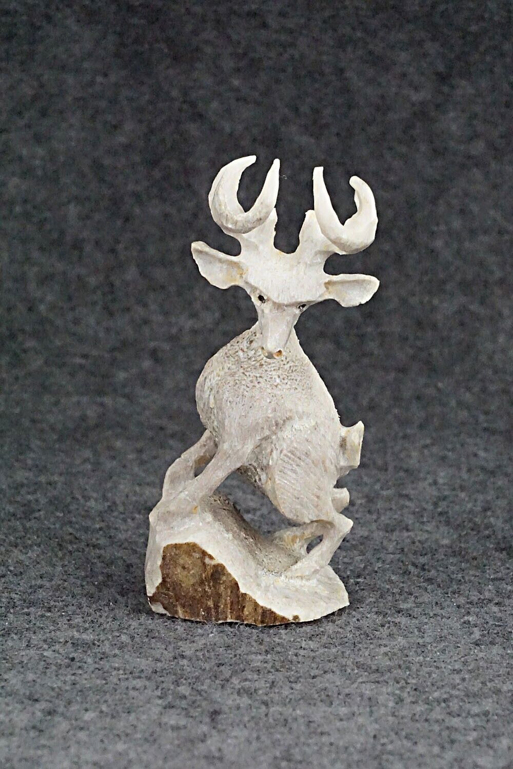 Deer Zuni Fetish Carving - Lewis Malie Jr.