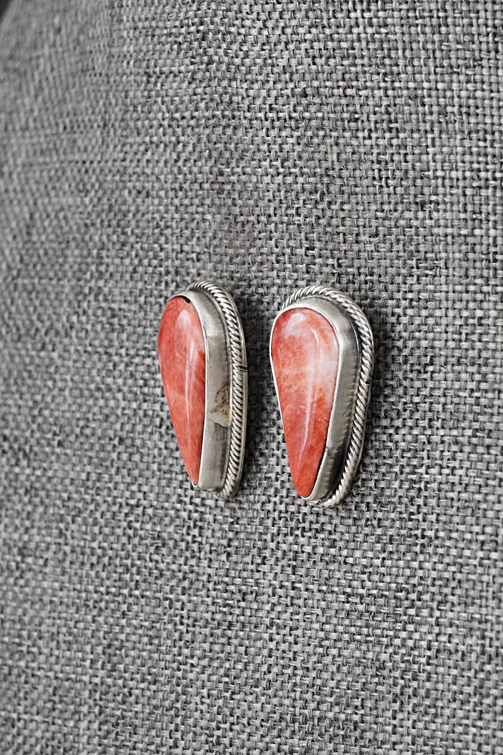 Spiny Oyster & Sterling Silver Necklace and Earrings Set - Paul Livingston