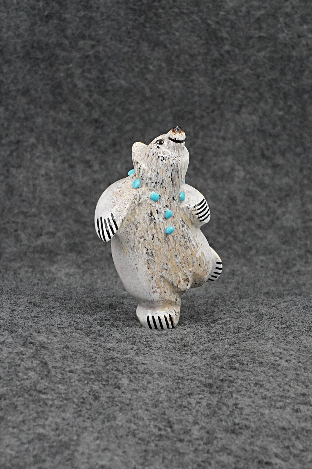 Bear Zuni Fetish Carving - Claudia Peina