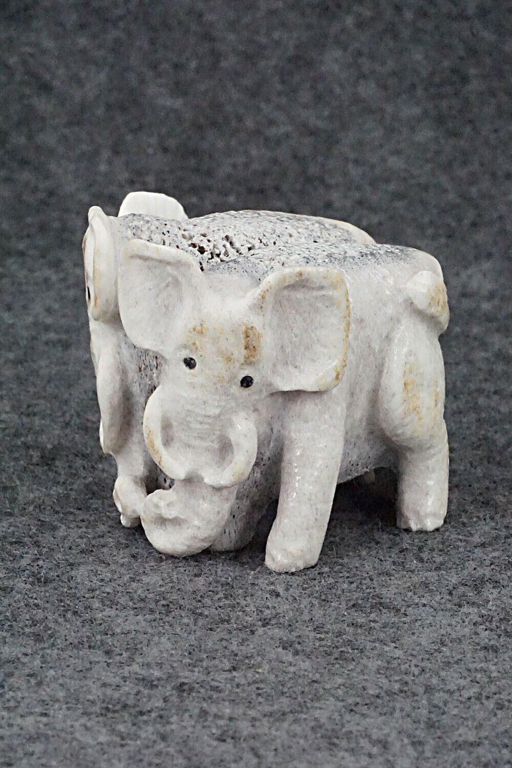 Elephants Zuni Fetish Carving - Maxx Laate