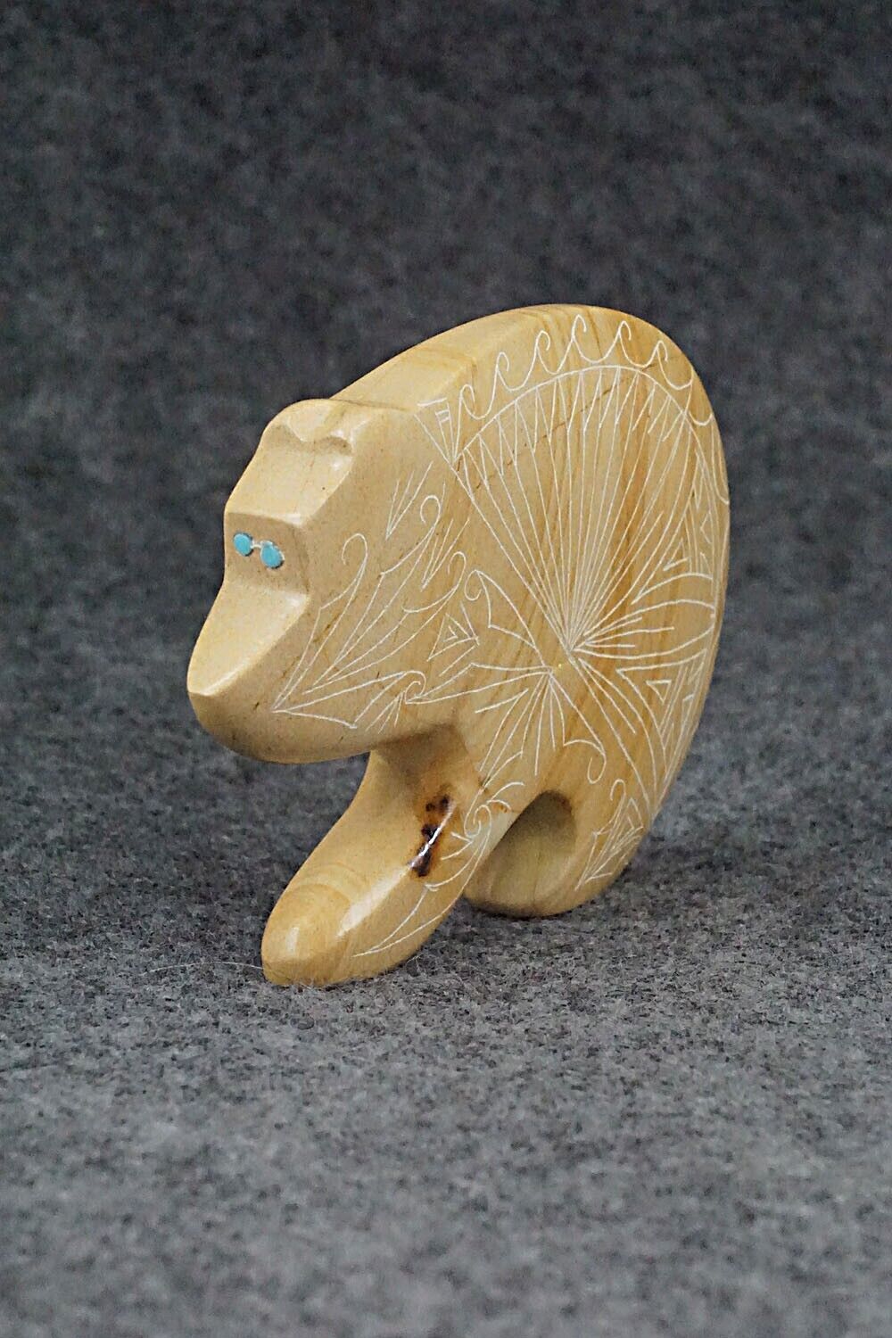 Bear Zuni Fetish Carving - Jonathan Natewa