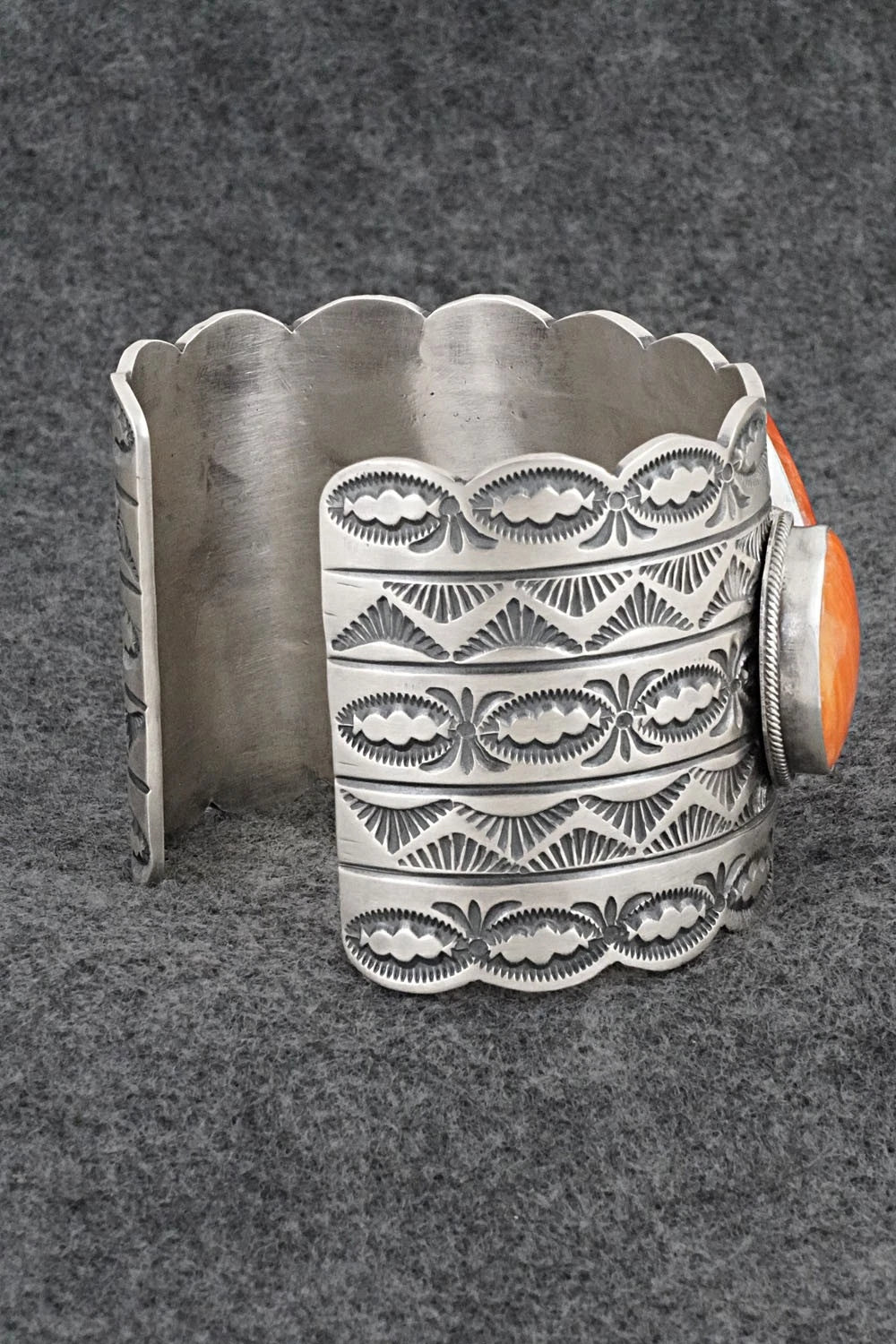 Spiny Oyster & Sterling Silver Bracelet - Mark Yazzie
